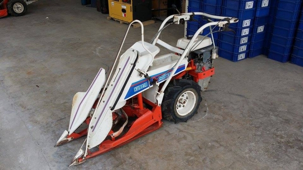 รถเกี่ยวข้าวเดินตามแบบมัดข้าวในตัว KUBOTA  รุ่น RB30(1) เก่าญี่ปุ่น สภาพสวย เครื่องพร้อมใช้งาน ไม่เคยใช้งานในไทย
