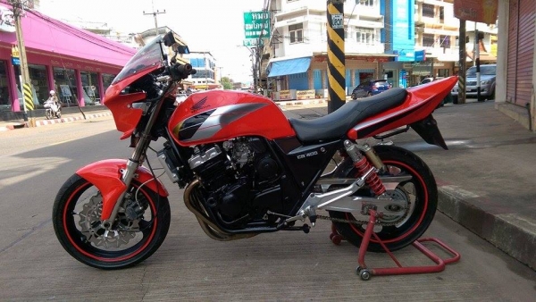 ขายคับ HONDA CB400 ปี93 ของแต่งล้น สีสวย โม่งใหญ่ ท่อแต่งเลสทั้งเส้น กันล้ม แฮนด์บาร์ ไฟตาเพชร ไฟเลี้ยวแต่ง ท้ายเทค1กระเป๋าข้างแต่ง มือเบรคแต่ง เอกสารสรรพสามิต ราคา 63500 บาท ส่งได้ทั่วไทยคับ สนใจติดต่อ 081-0578282 คับ ส่งได้ทั่วไทยคับ สนใจติดต่อ 081-0578