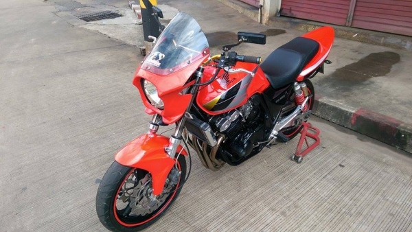 ขายคับ HONDA CB400 ปี93 ของแต่งล้น สีสวย โม่งใหญ่ ท่อแต่งเลสทั้งเส้น กันล้ม แฮนด์บาร์ ไฟตาเพชร ไฟเลี้ยวแต่ง ท้ายเทค1กระเป๋าข้างแต่ง มือเบรคแต่ง เอกสารสรรพสามิต ราคา 63500 บาท ส่งได้ทั่วไทยคับ สนใจติดต่อ 081-0578282 คับ ส่งได้ทั่วไทยคับ สนใจติดต่อ 081-0578