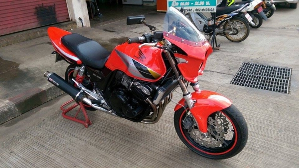 ขายคับ HONDA CB400 ปี93 ของแต่งล้น สีสวย โม่งใหญ่ ท่อแต่งเลสทั้งเส้น กันล้ม แฮนด์บาร์ ไฟตาเพชร ไฟเลี้ยวแต่ง ท้ายเทค1กระเป๋าข้างแต่ง มือเบรคแต่ง เอกสารสรรพสามิต ราคา 63500 บาท ส่งได้ทั่วไทยคับ สนใจติดต่อ 081-0578282 คับ ส่งได้ทั่วไทยคับ สนใจติดต่อ 081-0578