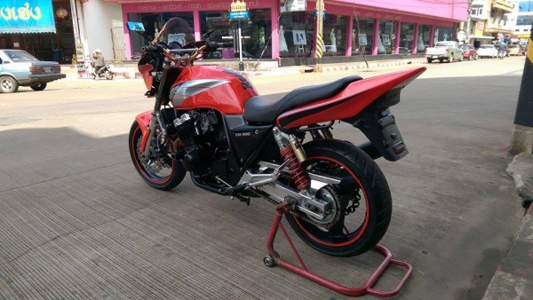 ขายคับ HONDA CB400 ปี93 ของแต่งล้น สีสวย โม่งใหญ่ ท่อแต่งเลสทั้งเส้น กันล้ม แฮนด์บาร์ ไฟตาเพชร ไฟเลี้ยวแต่ง ท้ายเทค1กระเป๋าข้างแต่ง มือเบรคแต่ง เอกสารสรรพสามิต ราคา 63500 บาท ส่งได้ทั่วไทยคับ สนใจติดต่อ 081-0578282 คับ ส่งได้ทั่วไทยคับ สนใจติดต่อ 081-0578