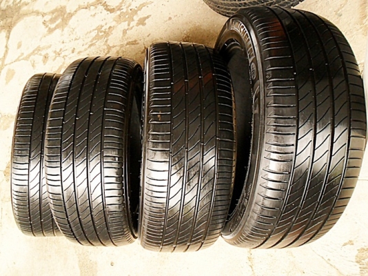 ยางขอบ17 มิชลิน 215-55-R17 (4เส้น4,800บ)ดอกหนามาก90\% ยางขอบ17 มิชลิน 215-55-R17 (4เส้น4,800บ)ดอกหนามาก90\%