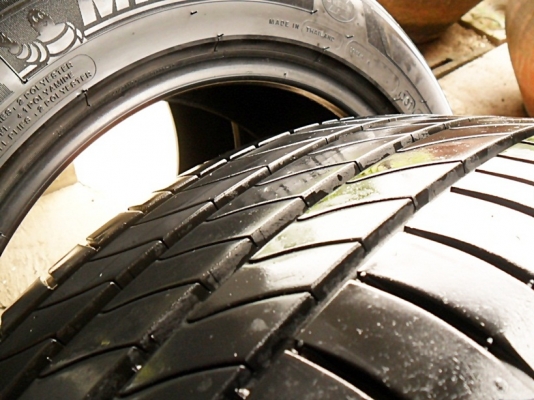 ยางขอบ17 มิชลิน 215-55-R17 (4เส้น4,800บ)ดอกหนามาก90\% ยางขอบ17 มิชลิน 215-55-R17 (4เส้น4,800บ)ดอกหนามาก90\%