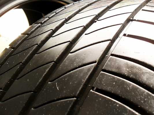 ยางขอบ17 มิชลิน 215-55-R17 (4เส้น4,800บ)ดอกหนามาก90\% ยางขอบ17 มิชลิน 215-55-R17 (4เส้น4,800บ)ดอกหนามาก90\%