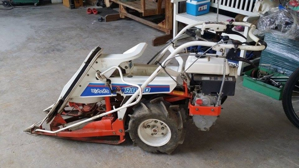รถเกี่ยวข้าวเดินตามแบบมัดข้าวในตัว KUBOTA  รุ่น RB30(2) เก่าญี่ปุ่น สภาพสวย เครื่องพร้อมใช้งาน ไม่เคยใช้งานในไทย