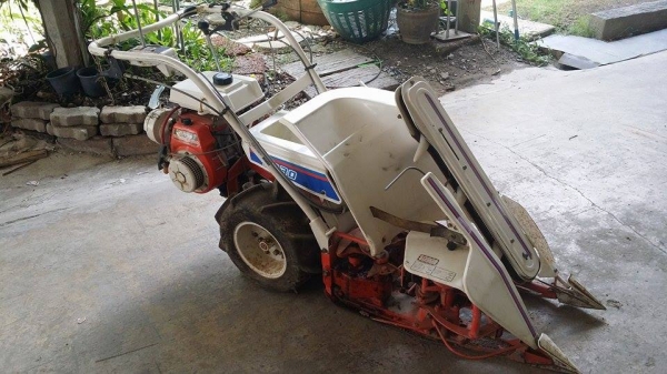 รถเกี่ยวข้าวเดินตามแบบมัดข้าวในตัว KUBOTA  รุ่น RB30(2) เก่าญี่ปุ่น สภาพสวย เครื่องพร้อมใช้งาน ไม่เคยใช้งานในไทย