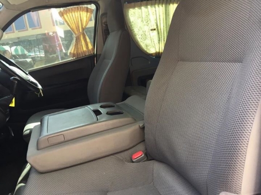 TOYOTA COMMUTER2.5 ปี 07. สีเทา เกียMTโทร0877758887 นาง