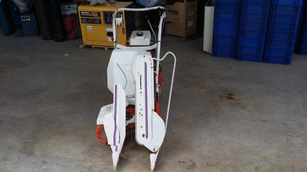 รถเกี่ยวข้าวเดินตามแบบมัดข้าวในตัว KUBOTA  รุ่น RฺB 25M  เก่าญี่ปุ่น สภาพสวย เครื่องพร้อมใช้งาน ไม่เคยใช้งานในไทย