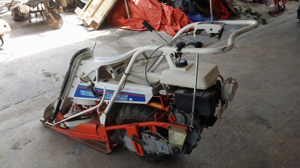 รถเกี่ยวข้าวเดินตามแบบมัดข้าวในตัว KUBOTA  รุ่น RฺB 25M  เก่าญี่ปุ่น สภาพสวย เครื่องพร้อมใช้งาน ไม่เคยใช้งานในไทย