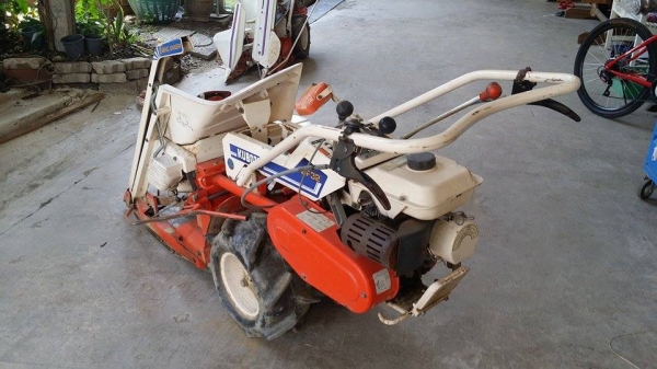 รถเกี่ยวข้าวเดินตามแบบมัดข้าวในตัว KUBOTA รุ่น ZF32 เก่าญี่ปุ่น สภาพสวย เครื่องพร้อมใช้งาน ไม่เคยใช้งานในไทย