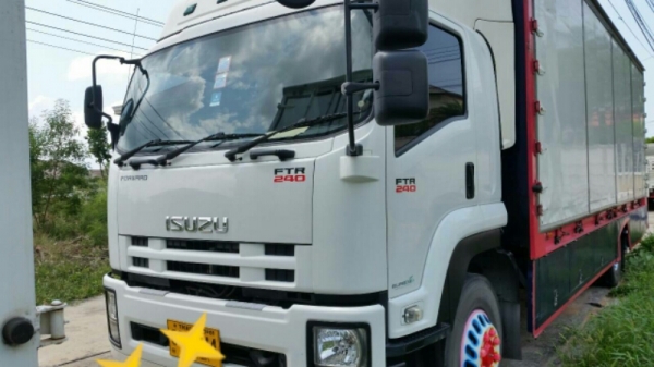 หกล้อใหญ่ อีซูซุ TFR240แรง ห้างแท้ ปี55 บรรทุกตู้แห้ง สภาพสวยเดิมทั้งคัน เอกสารทะเบียนพร้อมโอน