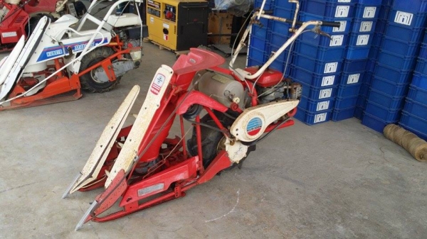 รถเกี่ยวข้าวเดินตามแบบมัดข้าวในตัว YANMAR  รุ่น YB100B เก่าญี่ปุ่น สภาพสวย เครื่องพร้อมใช้งาน ไม่เคยใช้งานในไทย