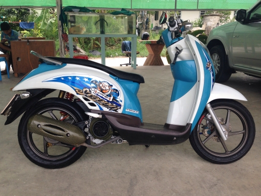 Scoopy i (หัวฉีด) ประหยัด สวยๆ ล้อแม็กmax