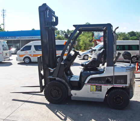 จำหน่ายรถ Forklift Nissan 2.5 ตัน ดีเซล เสาสูง 4 เมตร ปี 2009 **ราคาพิเศษ** จำหน่ายรถ Forklift Nissan 2.5 ตัน ดีเซล เสาสูง 4 เมตร ปี 2009 **ราคาพิเศษ**
