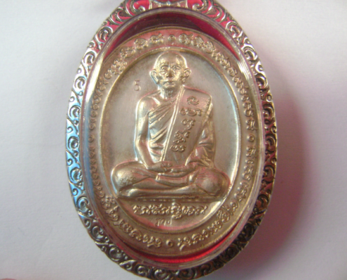 หลวงพ่อรวย รุ่นกฐิน ปี 46 ( 5 แชะ )