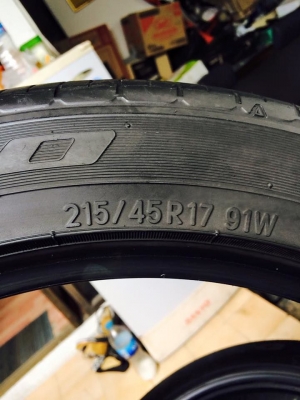 ยางขอบ 15" 195/50R15 Flaken ปี 2014 ยางสภาพสวยๆ 4เส้น ไม่แตกไม่บวม รับประกันคืนเงินเต็มจำนวน  4 เส้นขาย 3,800 บาท สนใจ โทร 062-121-9299 / 088-022-3848 ID Line : thidasasa https://www.facebook.com/thanintonyangyon ***ดูยางแถวดอนเมือง ซ.วิภาวดีรังสิต 3