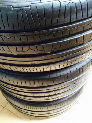 ยางขอบ 15" 195/50R15 Flaken ปี 2014 ยางสภาพสวยๆ 4เส้น ไม่แตกไม่บวม รับประกันคืนเงินเต็มจำนวน  4 เส้นขาย 3,800 บาท สนใจ โทร 062-121-9299 / 088-022-3848 ID Line : thidasasa https://www.facebook.com/thanintonyangyon ***ดูยางแถวดอนเมือง ซ.วิภาวดีรังสิต 3