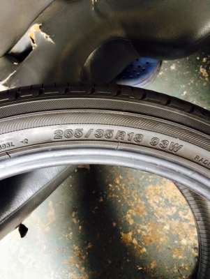 ขายยางขอบ 18"สวยๆ1ชุด คู่หน้า 225/40R18 คู่หลัง 265/35R18 ปี 12