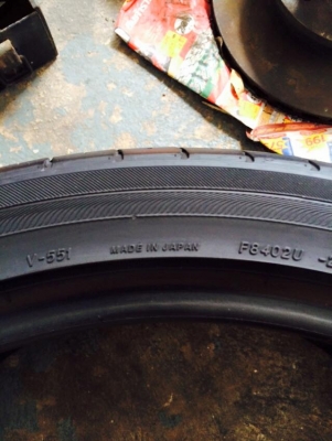 ขายยางขอบ 18"สวยๆ1ชุด คู่หน้า 225/40R18 คู่หลัง 265/35R18 ปี 12