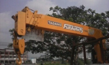 รถบรรทุก 6 ล้อกลางติดเครน Hino รถบรรทุก 6 ล้อกลางติดเครน Hino