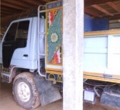 ISUZU KS 22 - 110 4BC1 หกล้อดั๊มพ์ กระบะดั๊มพ์เหล็ก 4 ตันความยาว 3.60 เมตรสวยพร้อมบรรทุกได้เลย วางหัวเก๋ง NPR 115 ลงเล่มครบพร้อมภายในเก๋งคอนโซลสวย พวงมาลัยเพาเวอร์ ช่วงล่างแน่นคัชซีไม่มีแตกบวม ติด F หน้าหลังครบ ยาง 8.25 ขอบ 16 สภาพดี 65\% พร้อมใช้งาน เอกสา