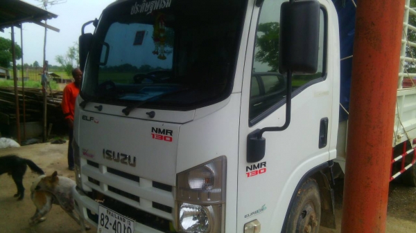 หกล้อ อีซูซุ NMR130 ปี54 วิ่ง 80,000กม สภาพดีสวยบางสีเดิม ยาว4.30ม ทะเบียนพร้อมโอน ราคา 685,000บ ครับ