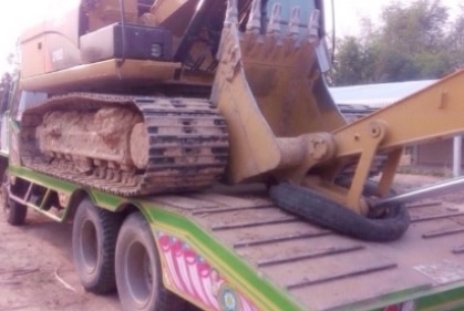 ISUZU ROCKY FVZ 175 HP 6BG1 สิบล้อ 2 เพลา เทรลเลอร์ท้ายลาดขึ้นรถแบ็คโฮร PC 200 ได้เลยครับ เครื่องแน่นแรงดีไม่มีเยิ้ม ภายในเก๋งสวยเต็มดี แอร์เย็น พวงมาลัยเพาเวอร์ ระบบเบรคทริ๊ปฟี้ครบครัน ช่วงล่างแน่นคัชซีสวย ยางสภาพดี 70\% พร้อมบรรทุกพร้อมใช้งาน ราคาต่อรองเ