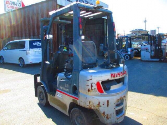 รถยกนิสสัน ยก 1.8 เสาสูง 4.75 เมตร เครื่องเบนซินติดแก๊ส ใช้งานมา 5500 ชม ครับ