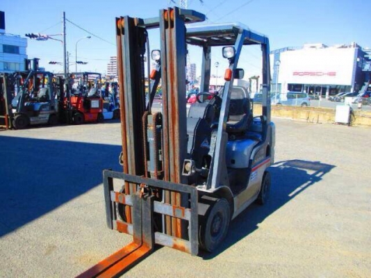 รถยกนิสสัน ยก 1.8 เสาสูง 4.75 เมตร เครื่องเบนซินติดแก๊ส ใช้งานมา 5500 ชม ครับ