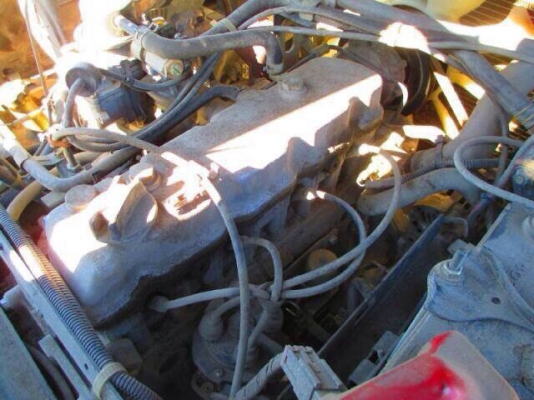 รถยกนิสสัน ยก 1.8 เสาสูง 4.75 เมตร เครื่องเบนซินติดแก๊ส ใช้งานมา 5500 ชม ครับ