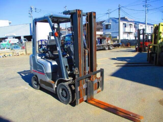 รถยกนิสสัน ยก 1.8 เสาสูง 4.75 เมตร เครื่องเบนซินติดแก๊ส ใช้งานมา 5500 ชม ครับ