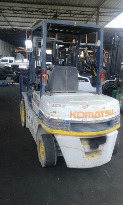 รถยกโคมัสสึรุ่น 11 น้ำหนักยก 2.5 ตัน เสาสูง 3 เมตร เครื่องดีเซล เกียร์ธรรมดา