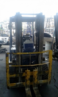 รถยกโคมัสสึรุ่น 11 น้ำหนักยก 2.5 ตัน เสาสูง 3 เมตร เครื่องดีเซล เกียร์ธรรมดา