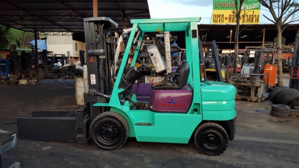 รถยกมิตซูบิชิ 2.5 ตัน เสาสูง 4.75 เมตร เครื่องดีเซล เกียร์ออโต้ งาหนีบ