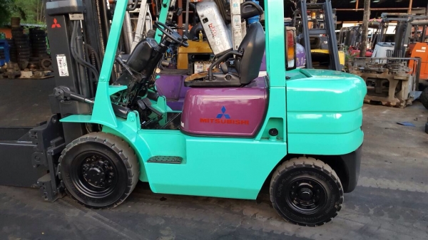 รถยกมิตซูบิชิ 2.5 ตัน เสาสูง 4.75 เมตร เครื่องดีเซล เกียร์ออโต้ งาหนีบ