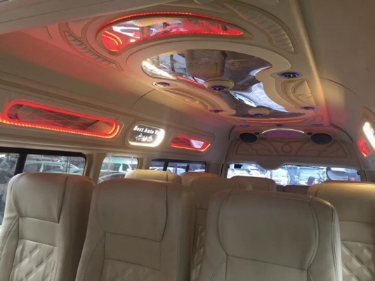 TOYOTA COMMUTER 2.5 ปี 12 เกียMTโทร0877758887 นาง