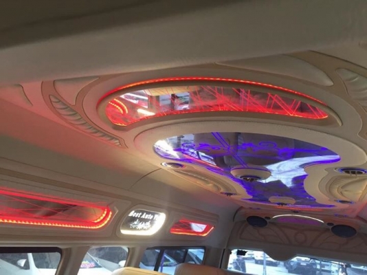 TOYOTA COMMUTER 2.5 ปี 12 เกียMTโทร0877758887 นาง