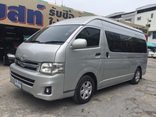 TOYOTA COMMUTER 2.5 ปี 12 เกียMTโทร0877758887 นาง
