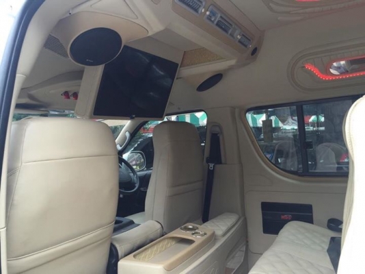 TOYOTA COMMUTER 2.5 ปี 12 เกียMTโทร0877758887 นาง