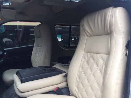 TOYOTA COMMUTER 2.5 ปี 12 เกียMTโทร0877758887 นาง