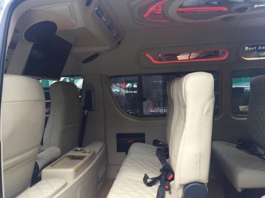 TOYOTA COMMUTER 2.5 ปี 12 เกียMTโทร0877758887 นาง