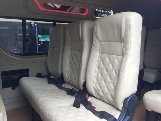 TOYOTA COMMUTER 2.5 ปี 12 เกียMTโทร0877758887 นาง