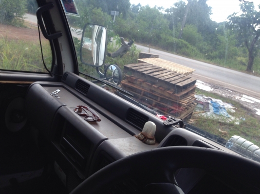 ขายครับนิสสันแอดราสเครื่องพังตัวรถสวยราคา99000