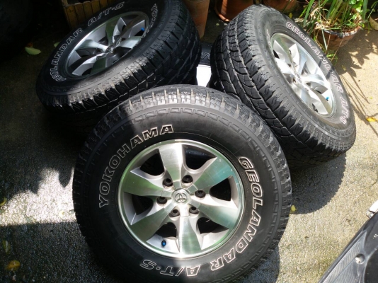 ล้อขอบ 16 TOYOTA พร้อมยาง YOKOHAMA 265 70 16 ปี 12 ชุดล่ะ 9,800