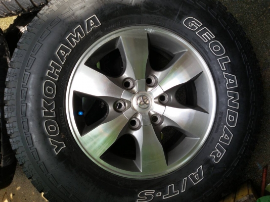 ล้อขอบ 16 TOYOTA พร้อมยาง YOKOHAMA 265 70 16 ปี 12 ชุดล่ะ 9,800
