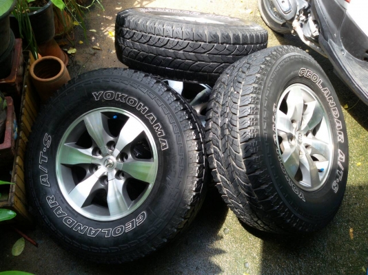 ล้อขอบ 16 TOYOTA พร้อมยาง YOKOHAMA 265 70 16 ปี 12 ชุดล่ะ 9,800