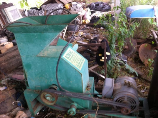 เครื่องบดย่อยกิ่งใม้ มอเตอร์3แรง 14000 บาท