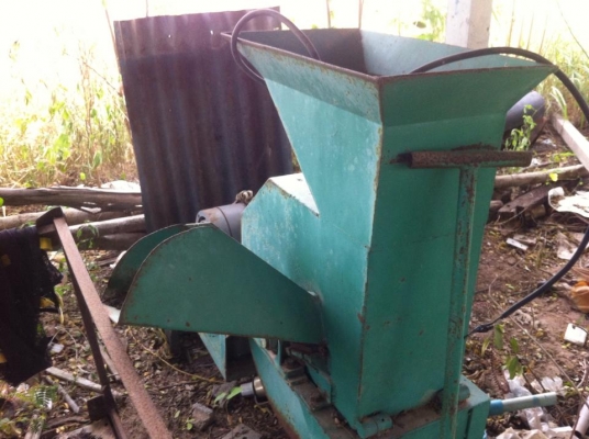 เครื่องบดย่อยกิ่งใม้ มอเตอร์3แรง 14000 บาท