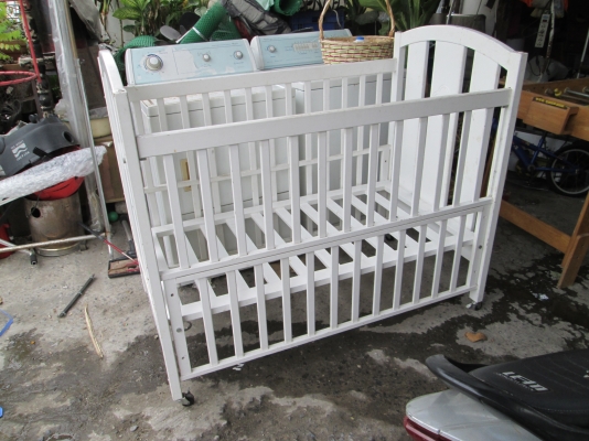 เปลไม้  สภาพดี    ขายราคาถูก   2500บาท   แข็งแรง