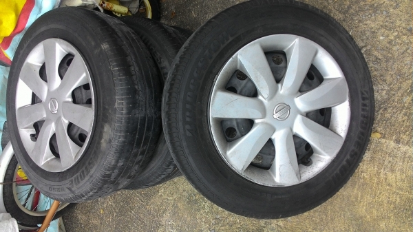 ขายกะทะล้อมือสอง กะทะล้อรถเก๋ง ขอบ14 พร้อมฝาครอบและยางบริดสโตน 175-70-R14